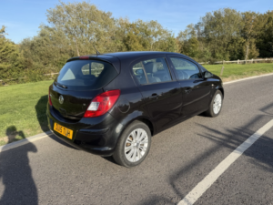 2015 Vauxhall Corsa 1.2 16v Se in Black — image 4
