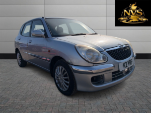 2004 Daihatsu Sirion