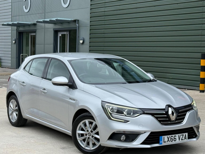 2016 Renault Megane 1.5 Dci Dynamique Nav Edc Euro 6 5dr in Silver — image 1