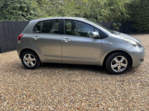 2010 Toyota Yaris 1.3 Dual Vvt-I Tr in Silver — image 2