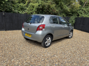 2010 Toyota Yaris 1.3 Dual Vvt-I Tr in Silver — image 3