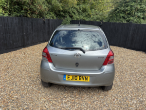 2010 Toyota Yaris 1.3 Dual Vvt-I Tr in Silver — image 5