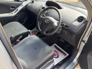 2010 Toyota Yaris 1.3 Dual Vvt-I Tr in Silver — image 6
