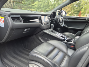 2017 Porsche Macan 3.0 Td V6 S in Blue — image 3
