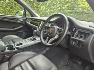 2017 Porsche Macan 3.0 Td V6 S in Blue — image 5