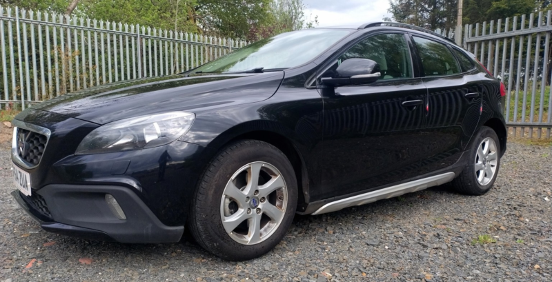 2014 Volvo V40 Cross Country 1.6 D2 Se in Black — image 1
