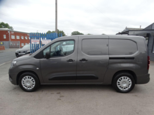 2022 Vauxhall Combo Electric 2300 50kwh Sportive Auto L2 H1 6dr in Grey — image 4