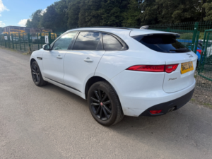 2020 Jaguar F-Pace 2.0 D180 Chequered Flag SUV 5dr Diesel Auto AWD Euro 6 (s/s) (180 Ps) in White — image 4