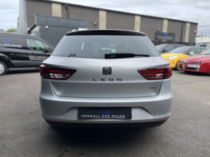 2016 SEAT Leon 1.6 Tdi Se Dynamic Technology in Silver — image 4