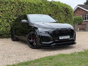 2023 Audi Rsq8 4.0 Tfsi V8 Vorsprung in Black — image 2