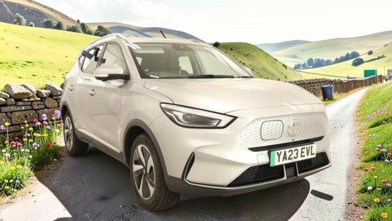 2023 MG MG Zs 72.6kwh Trophy Connect Long Range Auto 5dr in Silver — image 1