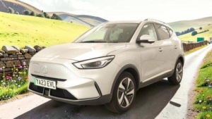 2023 MG MG Zs 72.6kwh Trophy Connect Long Range Auto 5dr in Silver — image 2