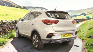 2023 MG MG Zs 72.6kwh Trophy Connect Long Range Auto 5dr in Silver — image 3