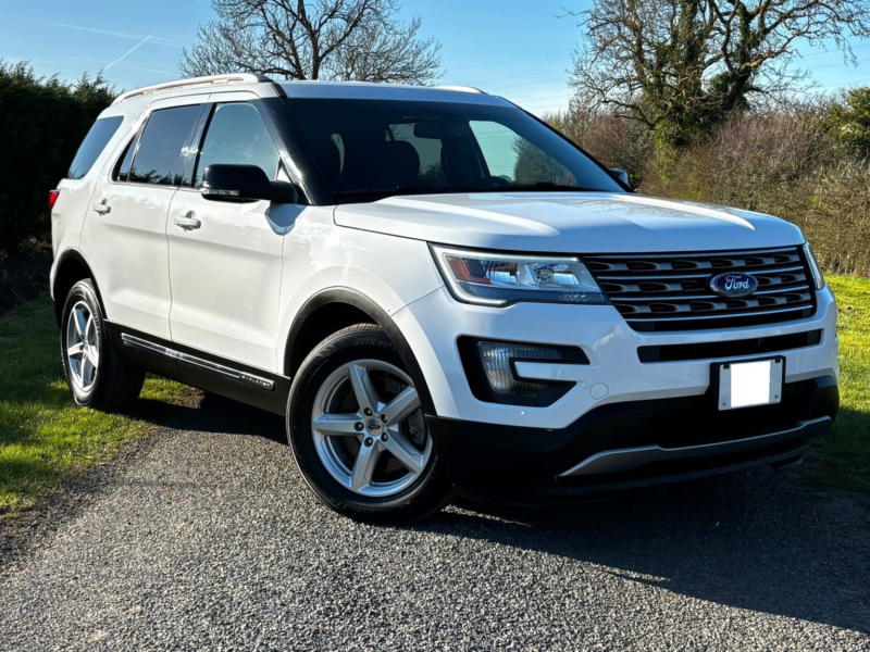 2017 Ford Explorer 3.5 V6 Xlt Automatic in White — image 1