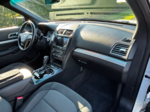2017 Ford Explorer 3.5 V6 Xlt Automatic in White — image 3
