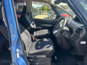 2016 Nissan Serena X in Blue — image 2