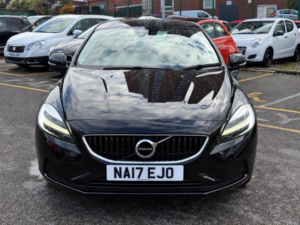 2017 Volvo V40 2.0 T2 Momentum Euro 6 (s/s) 5dr in Black — image 2