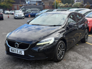 2017 Volvo V40 2.0 T2 Momentum Euro 6 (s/s) 5dr in Black — image 3