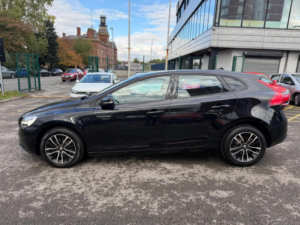 2017 Volvo V40 2.0 T2 Momentum Euro 6 (s/s) 5dr in Black — image 6
