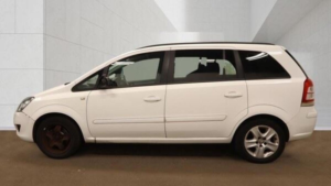 2013 Vauxhall Zafira 1.6 16v Exclusiv Euro 5 5dr in White — image 6