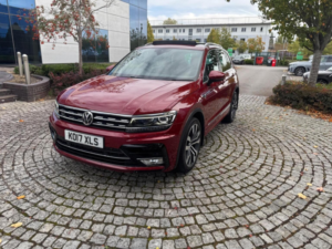 2017 Volkswagen Tiguan 2.0 Tdi Bluemotion Tech R-Line DSG 4motion Euro 6 (s/s) 5dr in Red — image 3