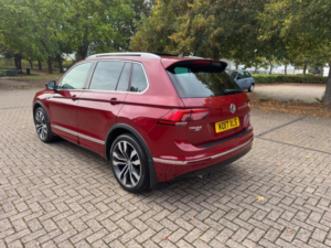 2017 Volkswagen Tiguan 2.0 Tdi Bluemotion Tech R-Line DSG 4motion Euro 6 (s/s) 5dr in Red — image 4