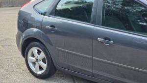 2005 Ford Focus 1.6 Zetec Climate 5dr in Grey — image 5