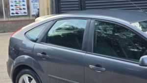 2005 Ford Focus 1.6 Zetec Climate 5dr in Grey — image 6