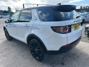 2017 Land Rover Discovery Sport 2.0 Td4 Hse Black in White — image 3