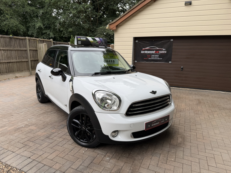 2013 MINI Countryman 1.6 Cooper All4 Countryman in White — image 1