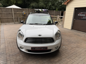 2013 MINI Countryman 1.6 Cooper All4 Countryman in White — image 2