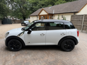 2013 MINI Countryman 1.6 Cooper All4 Countryman in White — image 4