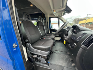 2020 Peugeot Boxer 2.0 Bluehdi 440 L4 H2 Euro 6 5dr in Blue — image 2