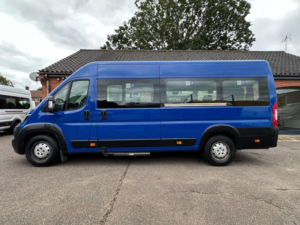 2020 Peugeot Boxer 2.0 Bluehdi 440 L4 H2 Euro 6 5dr in Blue — image 4