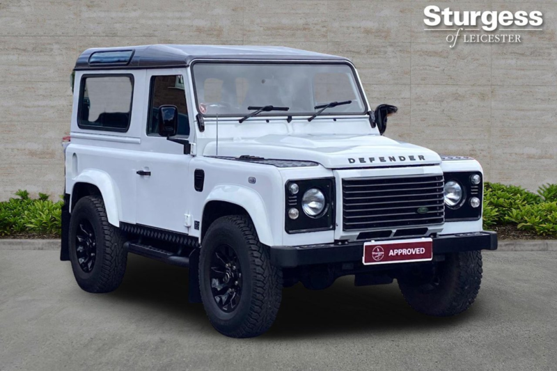 2015 Land Rover Defender 90 2.2 Tdci Xs Station Wagon 4WD Swb Euro 5 3dr in White — image 1