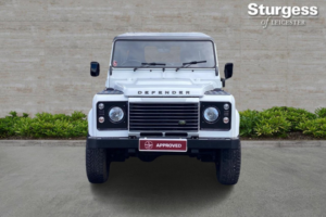 2015 Land Rover Defender 90 2.2 Tdci Xs Station Wagon 4WD Swb Euro 5 3dr in White — image 2