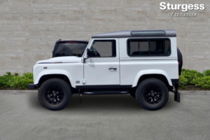 2015 Land Rover Defender 90 2.2 Tdci Xs Station Wagon 4WD Swb Euro 5 3dr in White — image 4