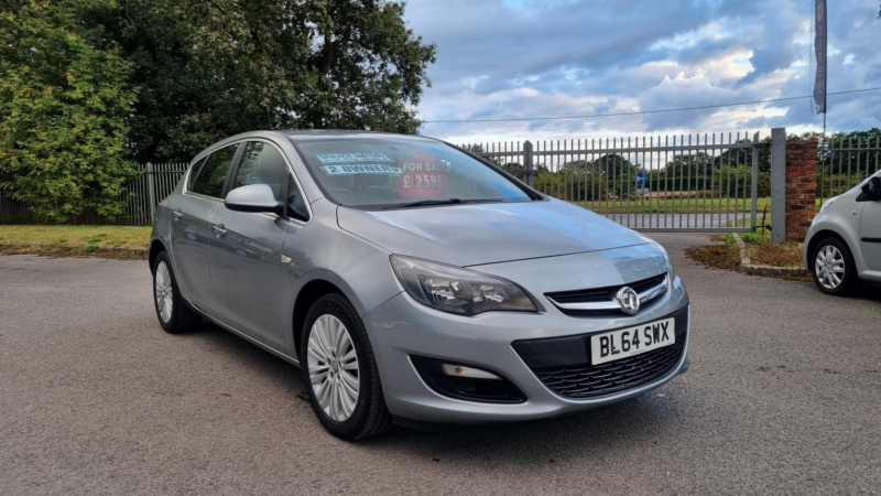 2014 Vauxhall Astra 1.6 16v Excite in Silver — image 1