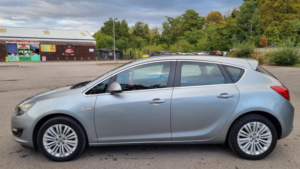 2014 Vauxhall Astra 1.6 16v Excite in Silver — image 3