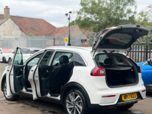 2017 Kia Niro 1.6h Gdi 3 Dct Euro 6 (s/s) 5dr in White — image 4