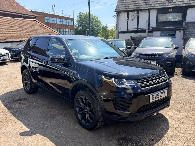 2019 Land Rover Discovery Sport Td4 Landmark in Black — image 1