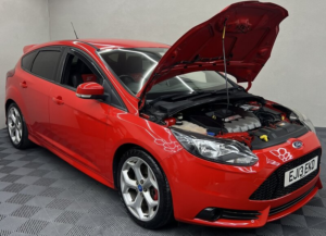 2013 Ford Focus 2.0 Focus St-2 T 5dr in Red — image 3