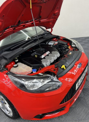 2013 Ford Focus 2.0 Focus St-2 T 5dr in Red — image 4