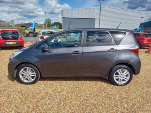 2011 Toyota Verso S 1.33 Dual Vvt-I T Spirit Euro 5 5dr in Grey — image 4