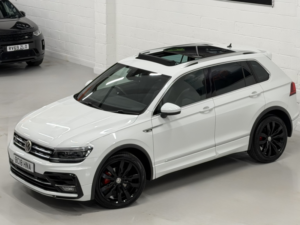 2018 Volkswagen Tiguan 2.0 Tdi R-Line in White — image 3