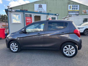 2015 Vauxhall Viva 1.0i Sl Euro 6 5dr in Grey — image 5