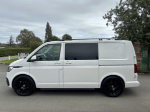 2020 Volkswagen Transporter T6.1 2.0 Tdi Highline 150 Camper / Day Van Swb Eu6 Ulez in White — image 6