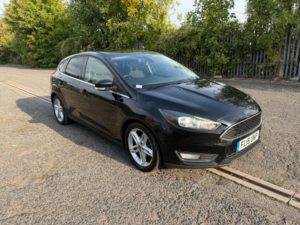 2015 Ford Focus 1.0t Ecoboost Zetec Euro 6 (s/s) 5dr in Black — image 5