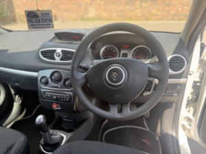 2011 Renault Clio 1.2 I-Music Euro 5 5dr in White — image 2