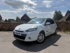 2011 Renault Clio 1.2 I-Music Euro 5 5dr in White — image 3